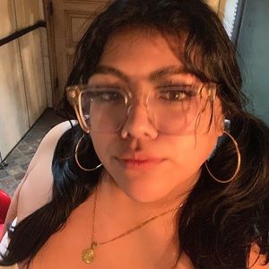 Meet your Posher, Noemi